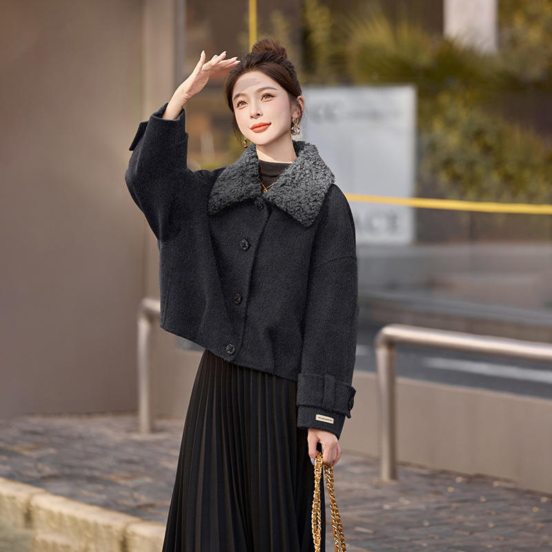 女式毛呢外套2025冬季新款羊羔毛翻领羊毛呢时尚气质外套HE5139