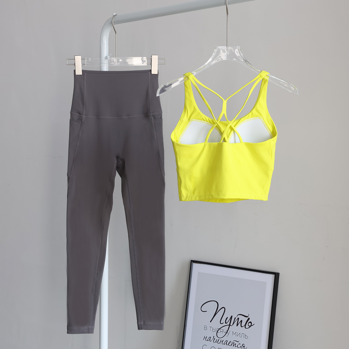 健身套装女2025新款网红口袋晨跑步速干文胸提臀瑜伽裤运动两件套