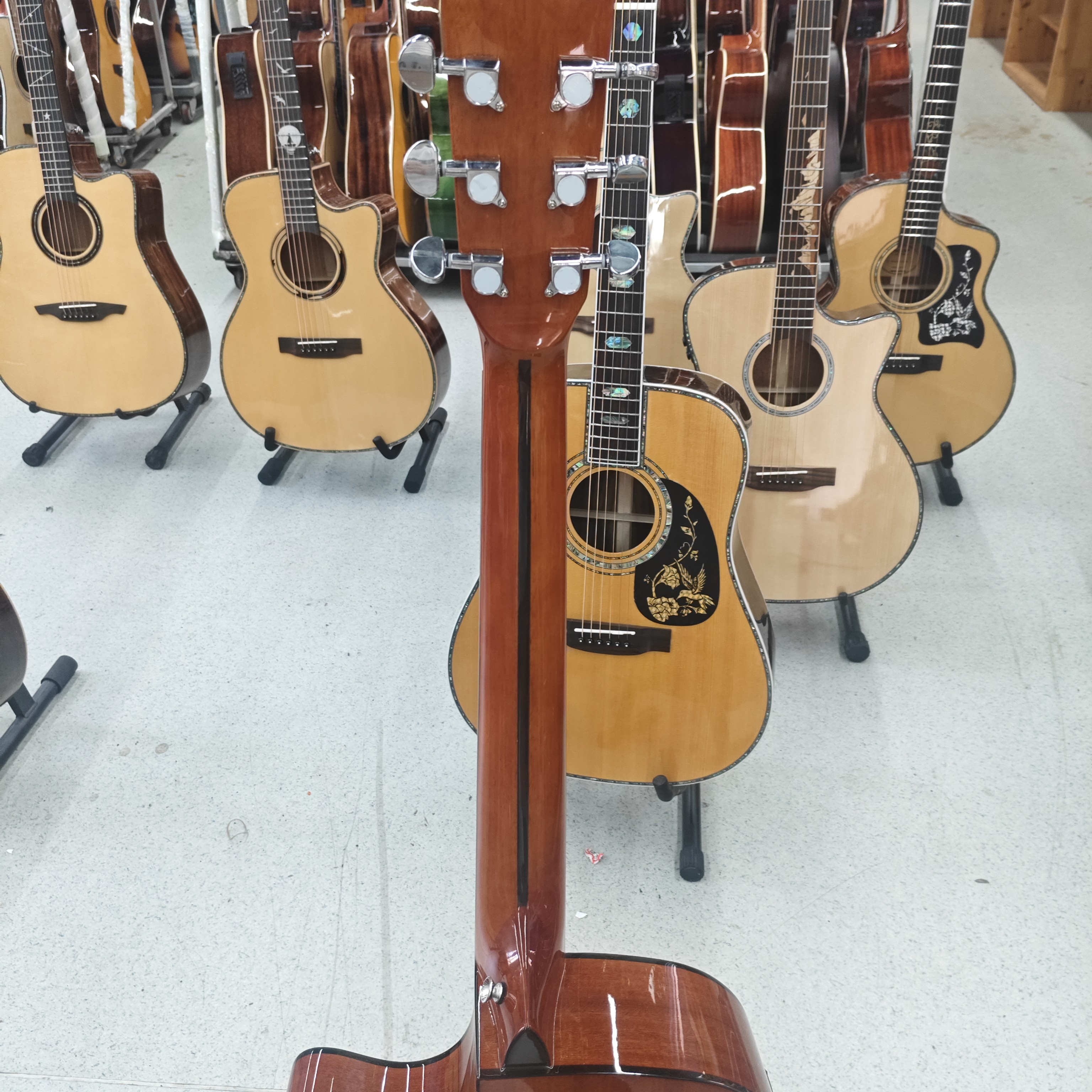 40寸ga面单亮光民谣吉他，三拼琴颈，枫叶款