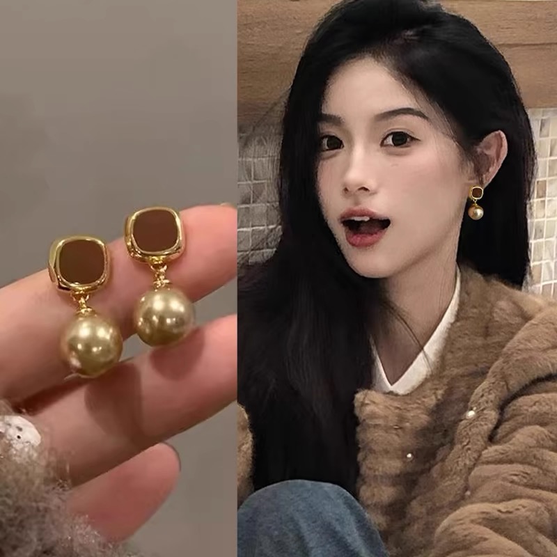 锌合金耳饰  美拉德耳环女轻奢高级感耳钉爆款春夏女人味小众耳饰