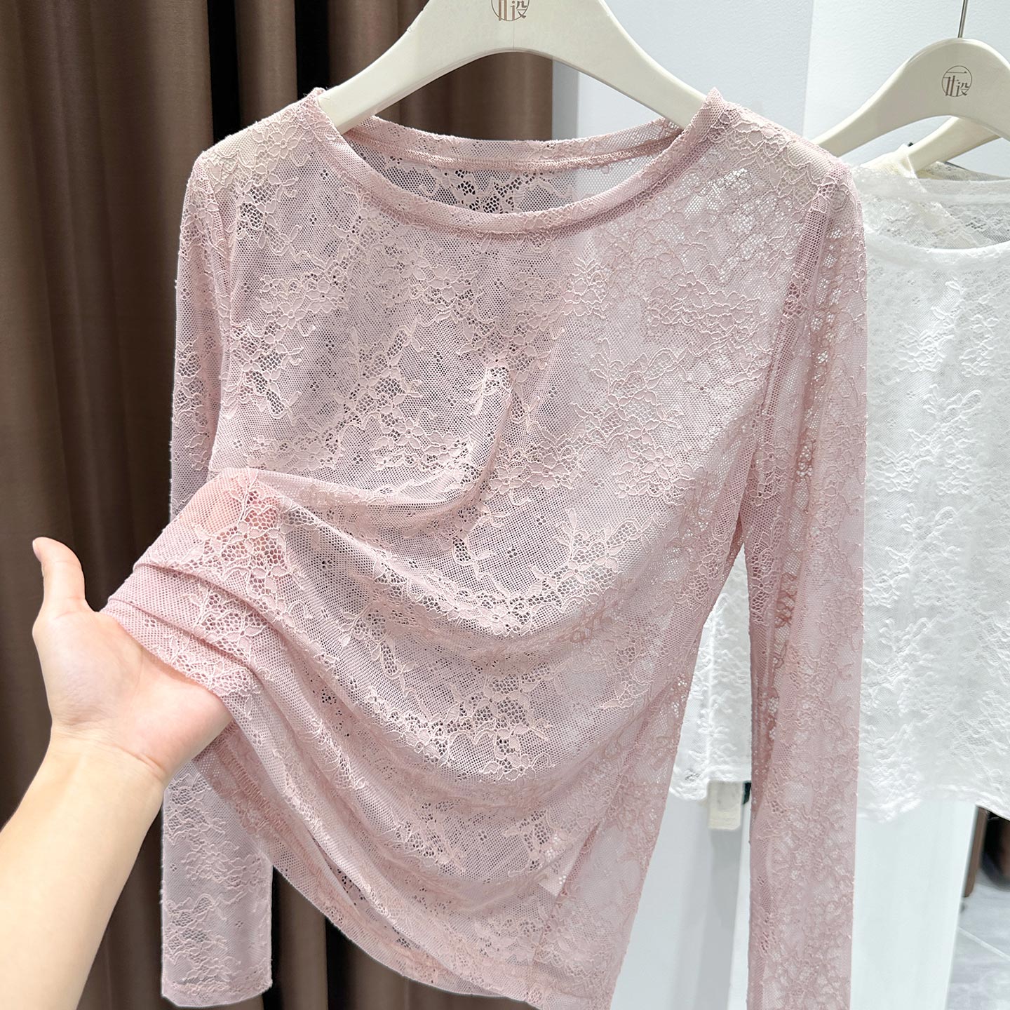 粉色圆领法式镂空蕾丝长袖打底衫2025秋冬新款气质纱网内搭上衣女