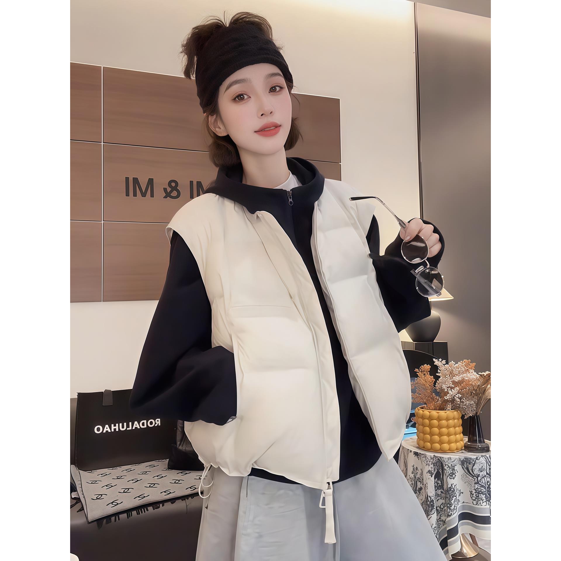 百搭时尚鸭绒马甲女秋冬季新款休闲上衣韩版宽松白鸭绒背心外套