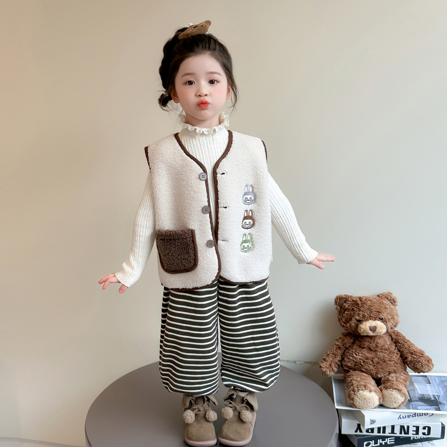 拉布布女童羊羔毛马甲秋冬2025新款儿童加厚马夹洋气宝宝背心外套