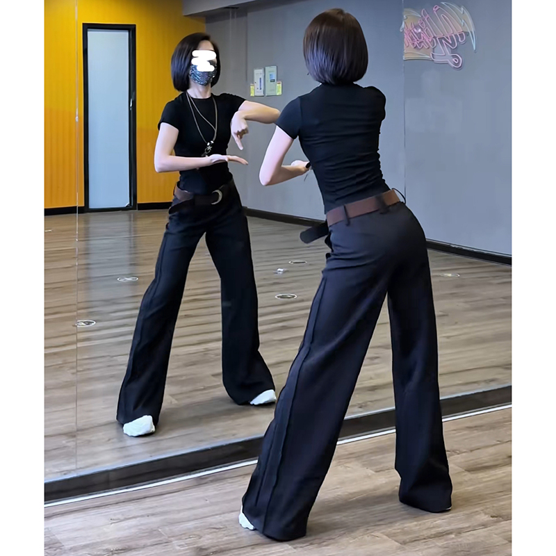 2025夏季法式气质修身短袖T恤搭配黑色阔腿裤赫本风独特两件套潮