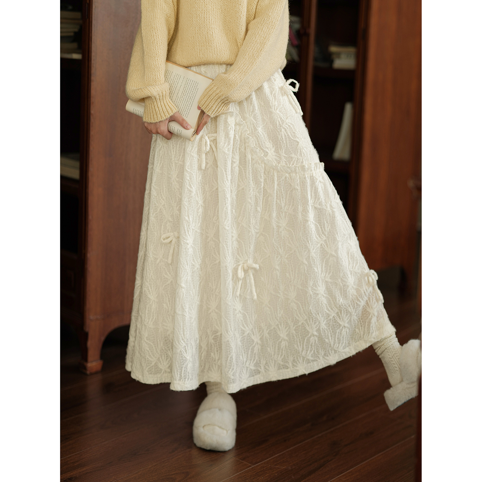 木易易 设计感甜美半身裙女2025新款早秋蝴蝶结提花高腰A字长裙