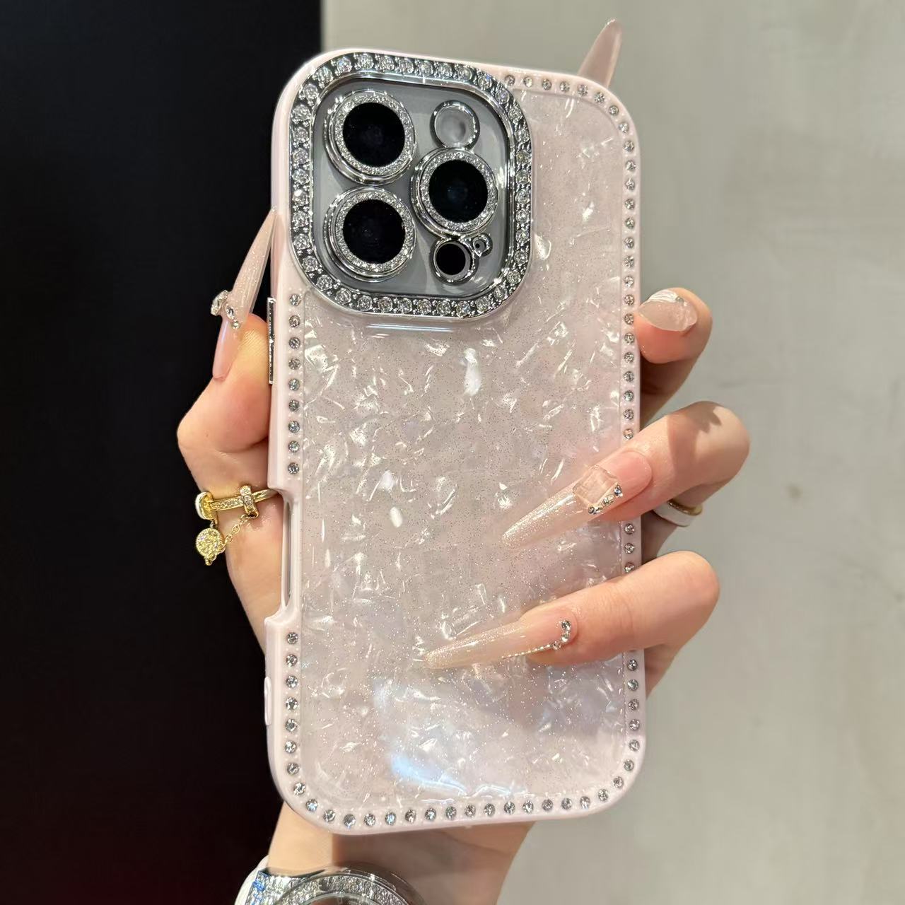 高级全包镶钻贝壳纹适用苹果16promax手机壳15pro轻奢14个性13女