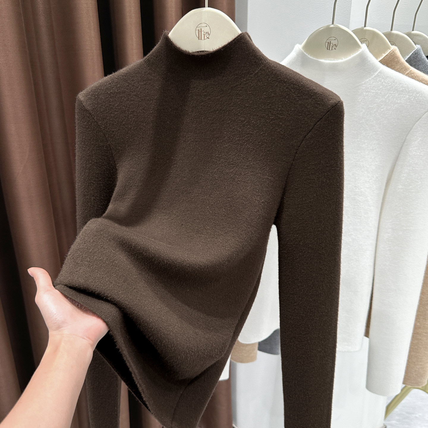 咖色正肩半高领套头显瘦打底衫时尚百搭长袖T恤加绒针织衫上衣女
