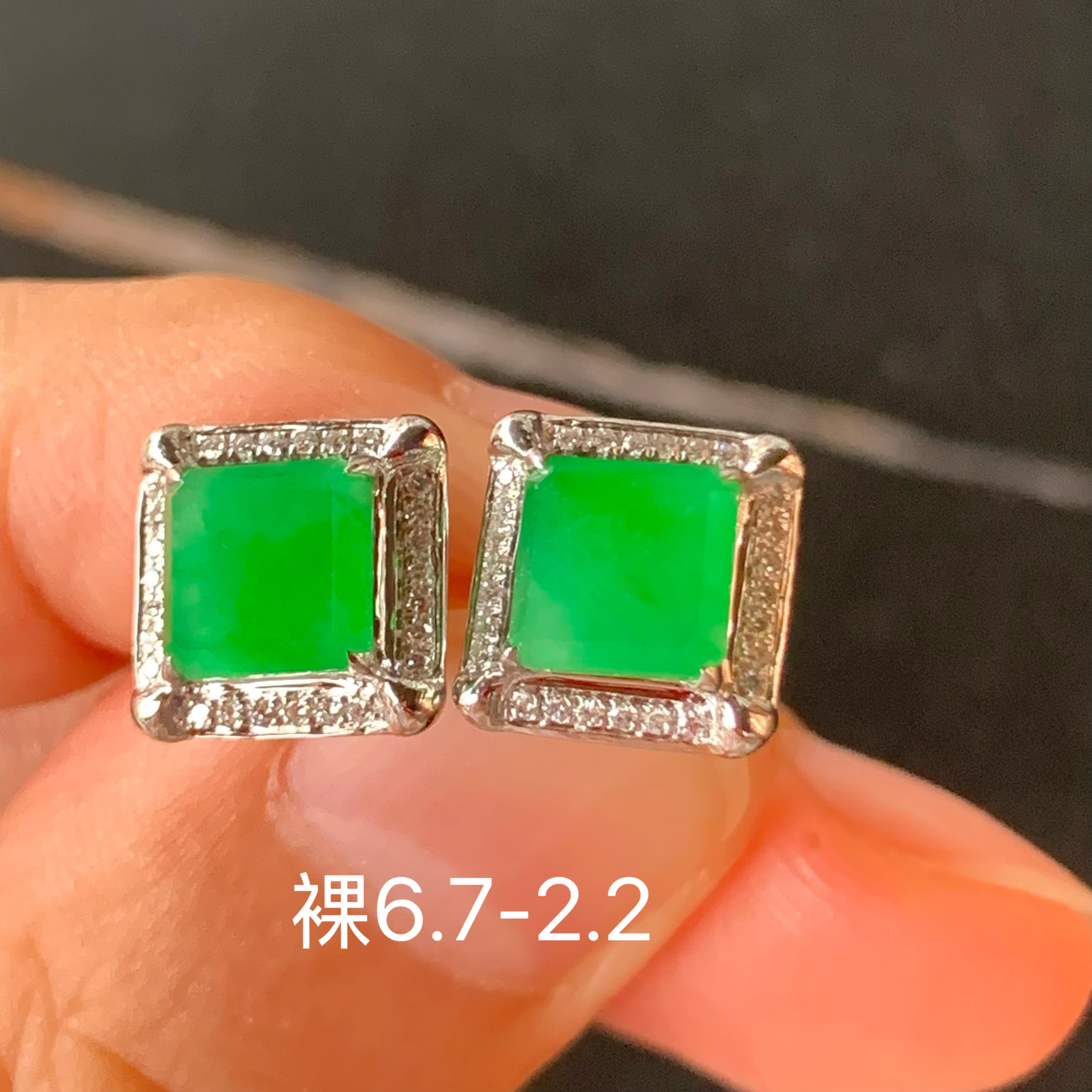 冰绿方糖天然翡翠耳钉 镶嵌精致 女生配饰