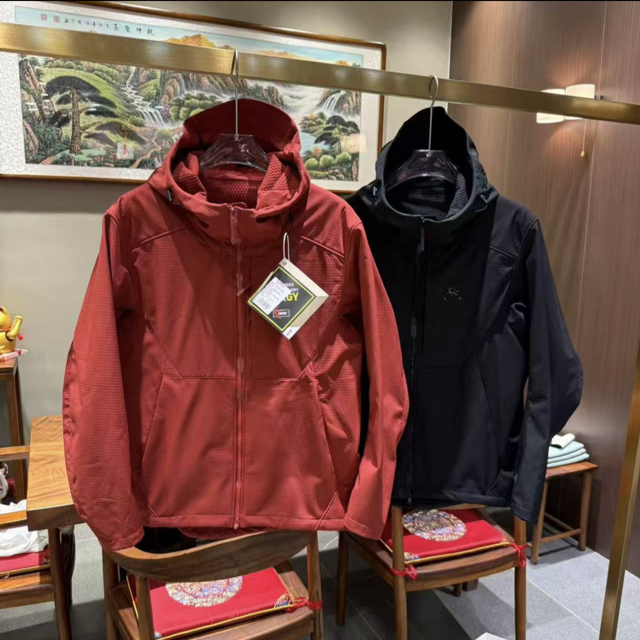 555秋季新款男士户外登山连帽泼水软壳拉绒冲锋衣休闲夹克外套