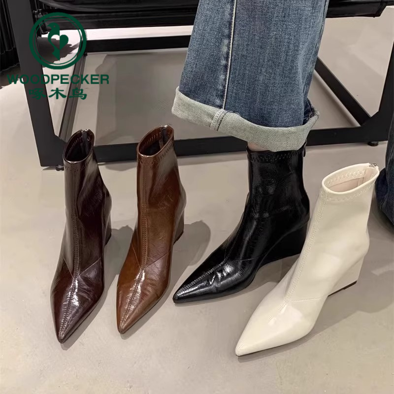啄木鸟坡跟高跟短靴女2025新款秋冬尖头弹力瘦瘦靴黑色复古马丁靴