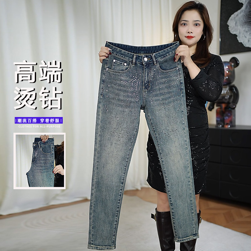 2025秋冬新款烫钻男士牛仔裤欧版修身小脚裤高级感水洗中腰弹力裤