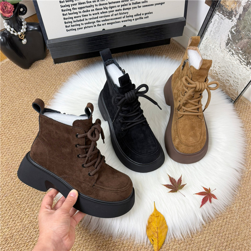 厚底马丁靴女2025秋冬新款英伦风复古短筒机车靴百搭休闲勃肯靴潮