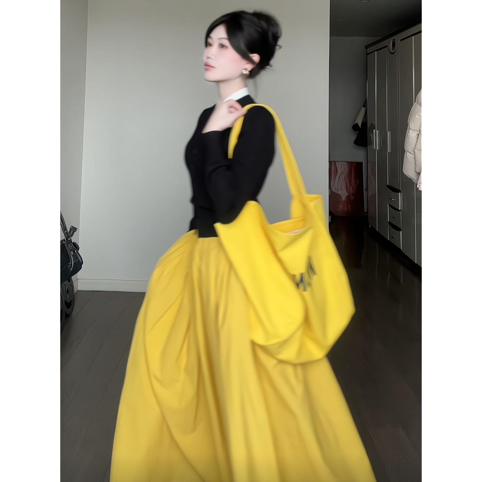 巨好看早秋套装女长袖洋气上衣2025超火穿搭一整套新款黄色半身裙