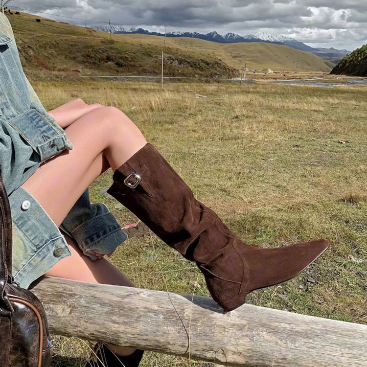复古尖头扣带西部牛仔靴女2025新款宽筒显瘦堆堆长筒靴长靴高筒靴