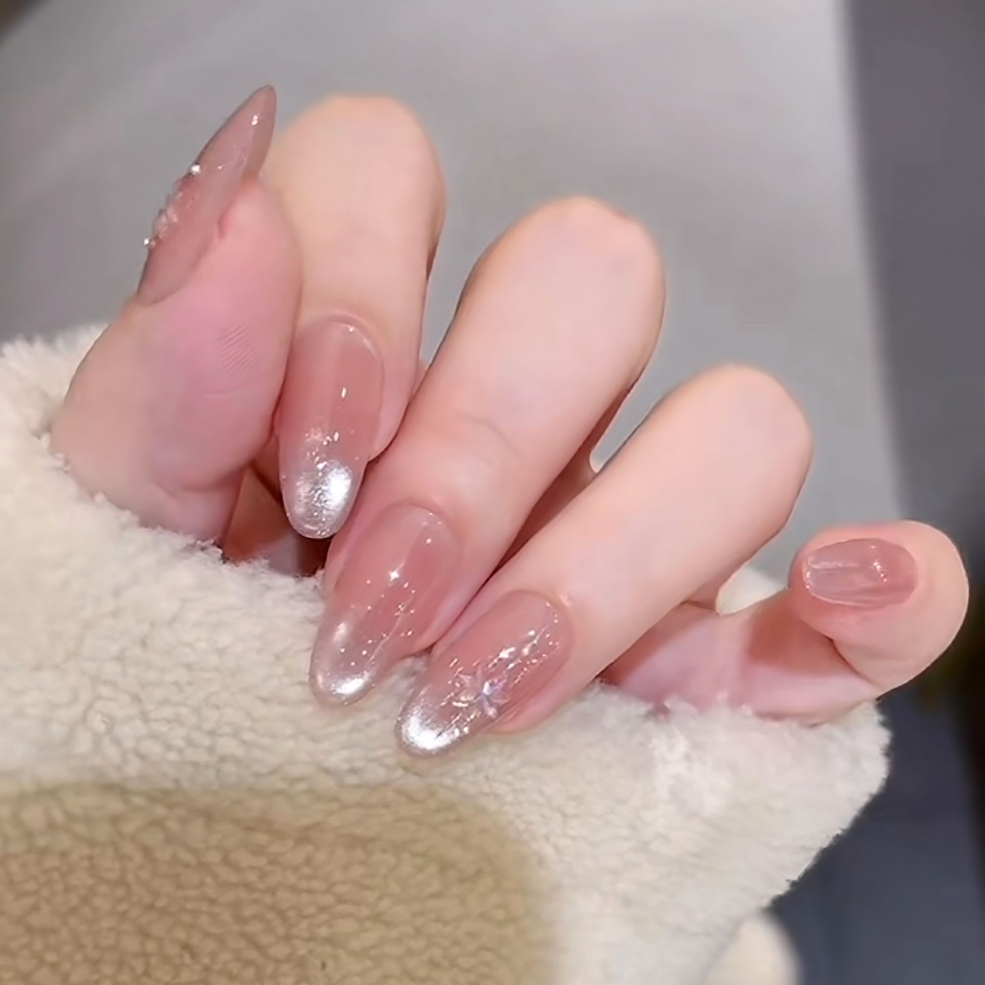 【瑞雪丰年】轻奢显白纯手工穿戴甲光疗甲冰透渐变四季流行10片装