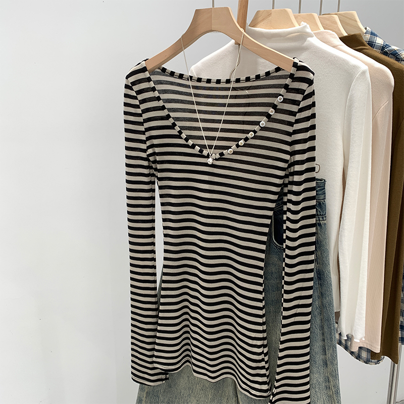 纽扣条纹修身辣妹大V领纯欲薄款长袖防晒罩衫T恤女秋气质亲肤上衣