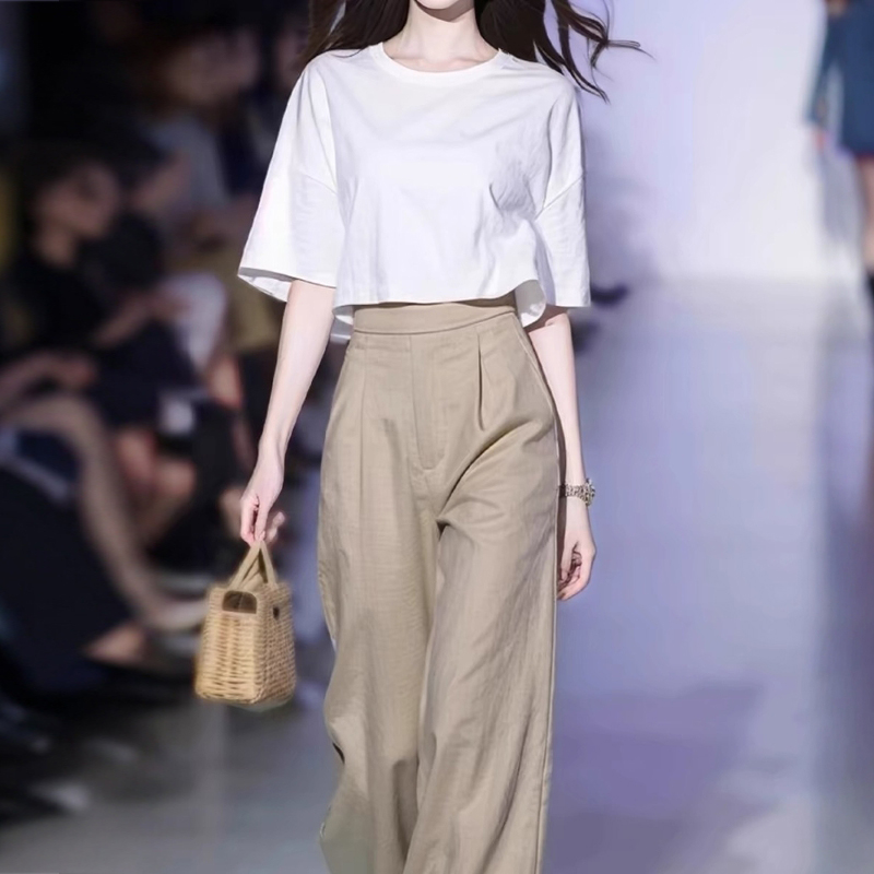 夏天穿搭一整套今年流行漂亮减龄洋气时尚休闲小众绝美两件套装女