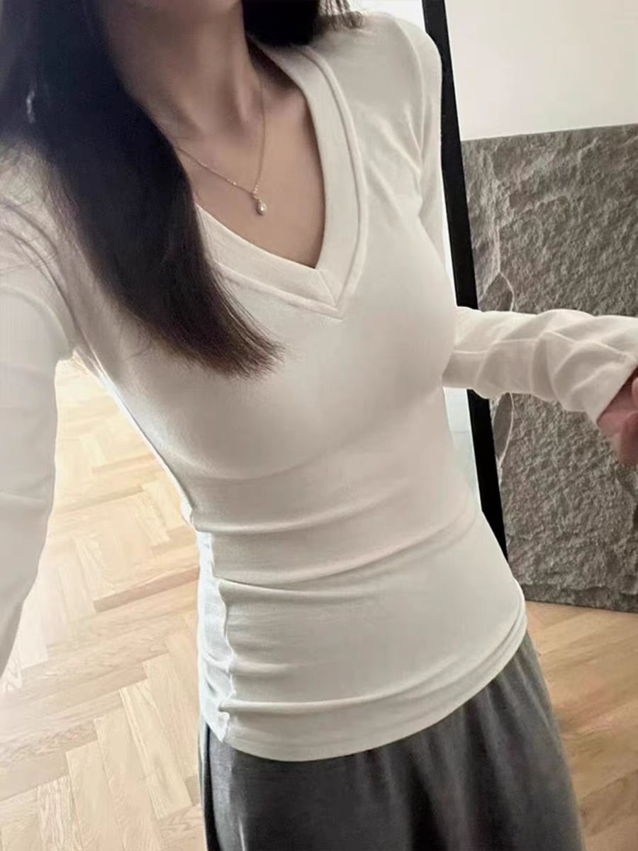 白色德绒v领打底衫修身显瘦秋冬季新款辣妹正肩长袖保暖上衣女