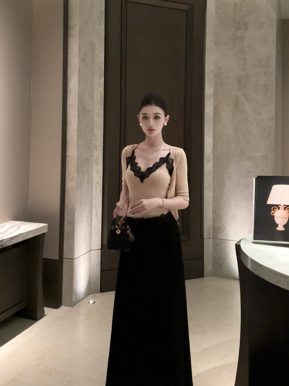 现货【春日部】原创法式V领蕾丝边收腰连衣裙0929