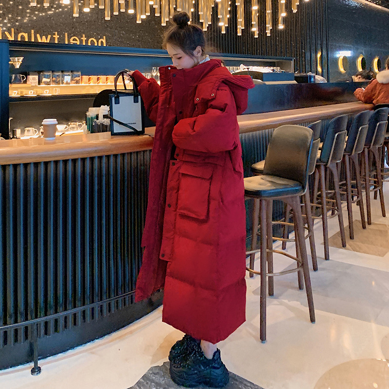 实拍本命年红色羽绒服女冬季高级感超好看过膝长款结婚厚外套爆款