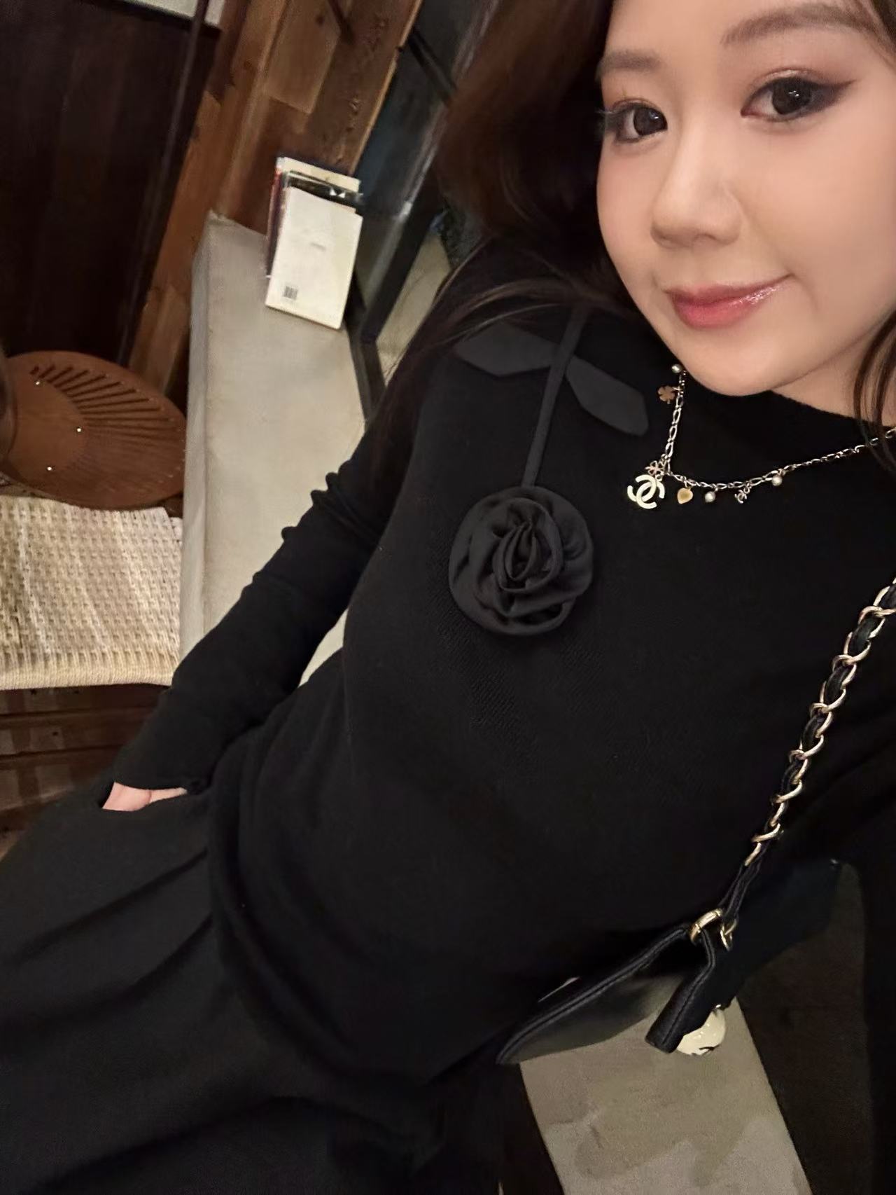 琪琪怪怪大码女装【浪漫花圃】立体玫瑰钉花设计感针织T18217QTQ