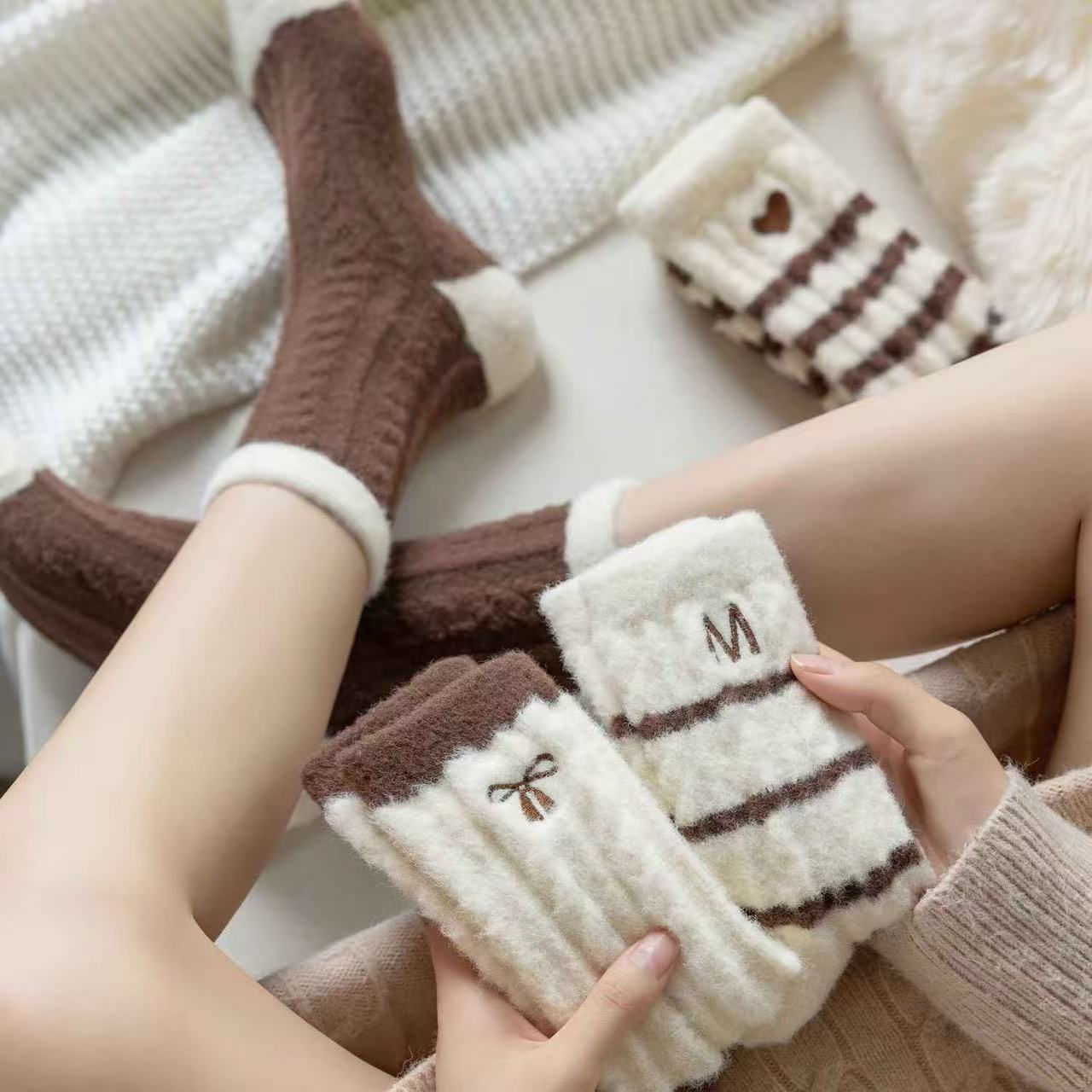 美拉德澳绒袜子女加绒加厚中筒袜秋冬季睡眠袜冬季防寒珊瑚绒长袜