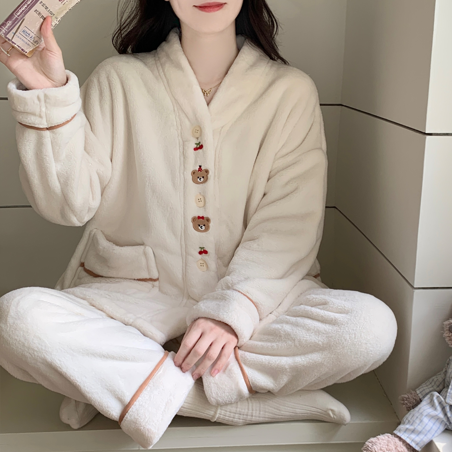 秋冬季睡衣女款爆款2025新款保暖家居服法兰绒加绒加厚珊瑚绒套装