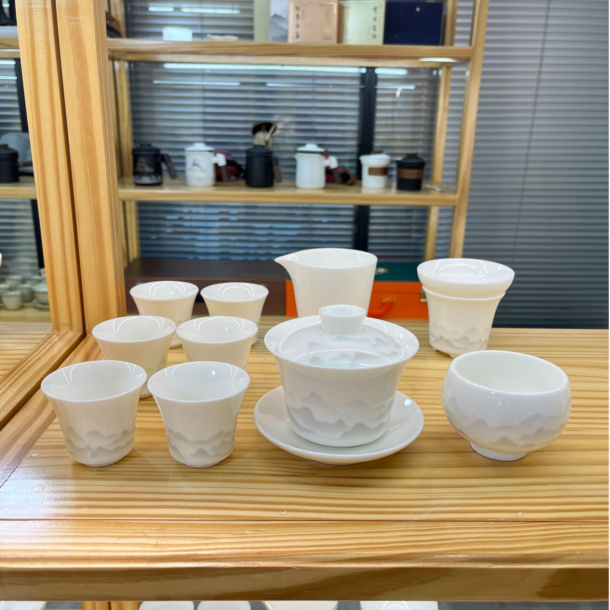 悬停远山闻香杯款11件套  羊脂玉白瓷功夫茶具套装  安全泡沫包装