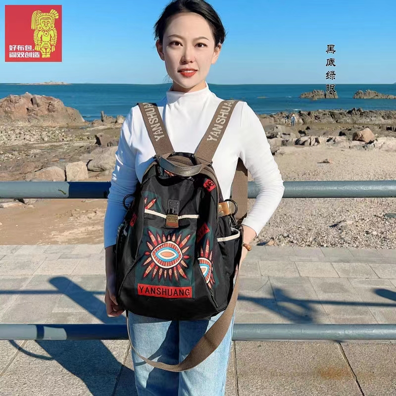 新款《阎双创造&黑底绿眼》原创设计师背包出游百搭通勤双肩包