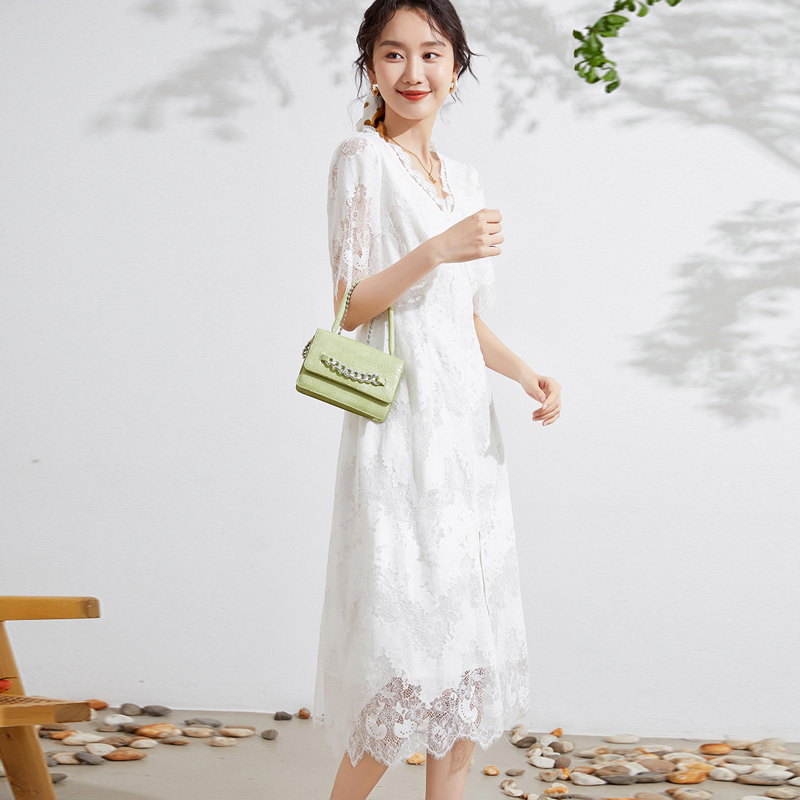 大码法式复古气质白色初恋仙女裙2024夏季胖妹妹蕾丝中长款连衣裙