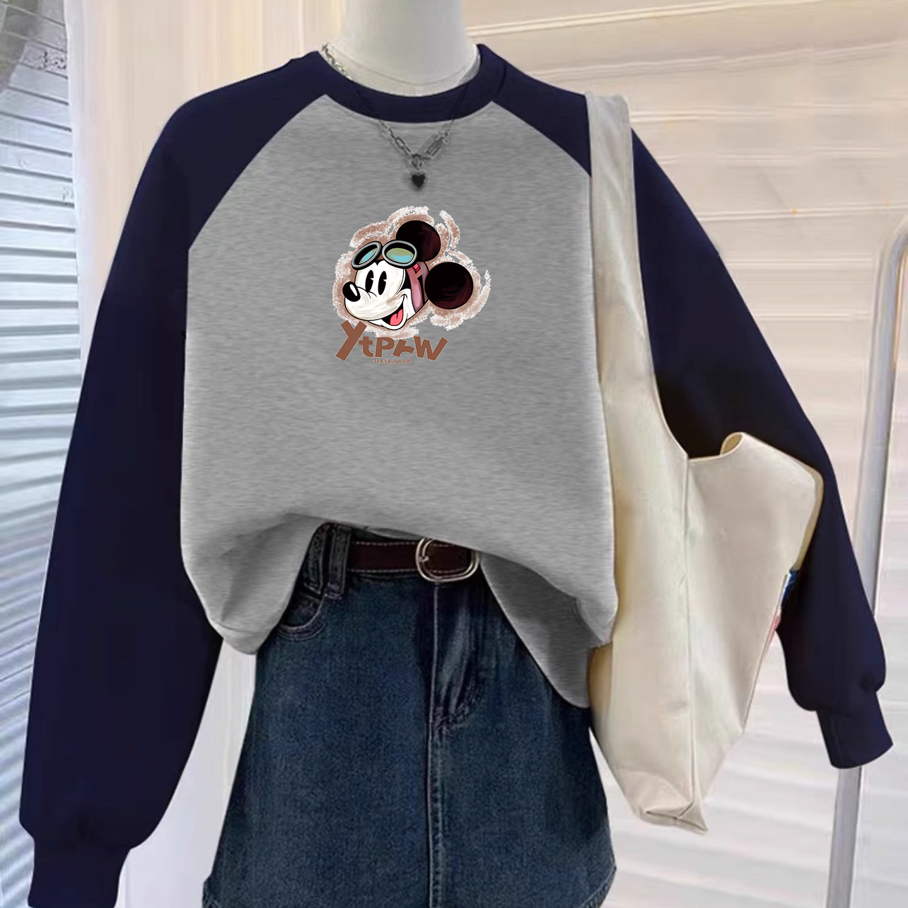 2024年秋冬季圆领卫衣女设计感加绒加厚新款宽松显瘦美式撞色上衣