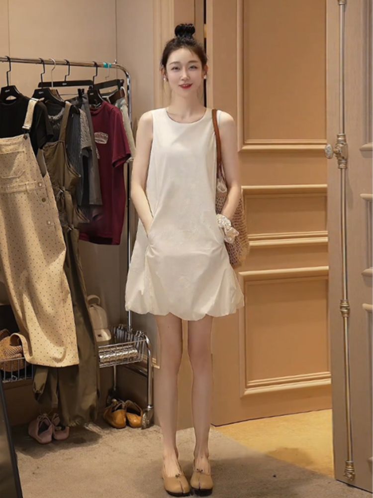 夏季无袖连衣裙女款2025新款时尚小个子白色裙短裙子欧若风穿搭