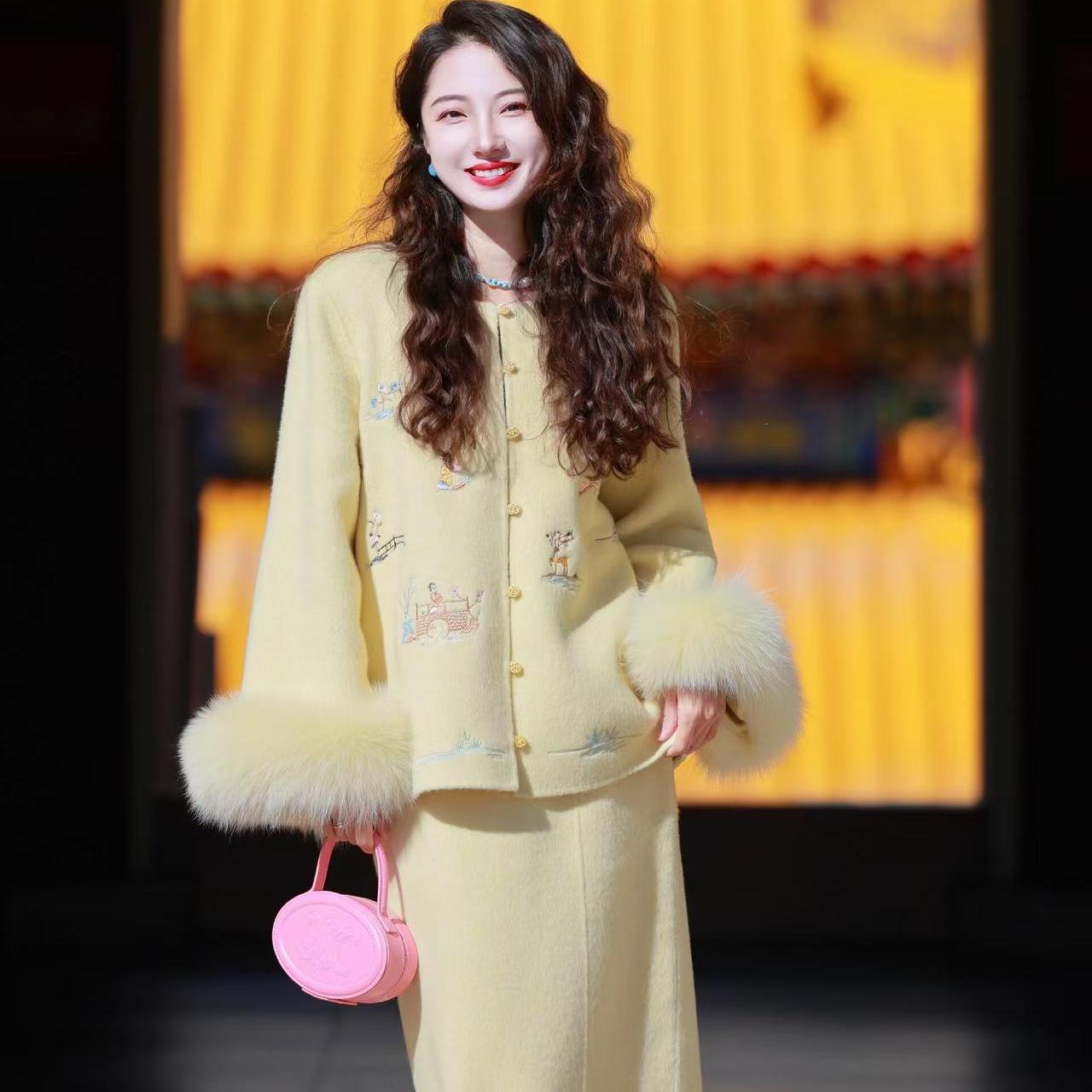 新中式重工刺绣羊毛套装女2024年冬季黄色高级感真狐狸毛国风外套