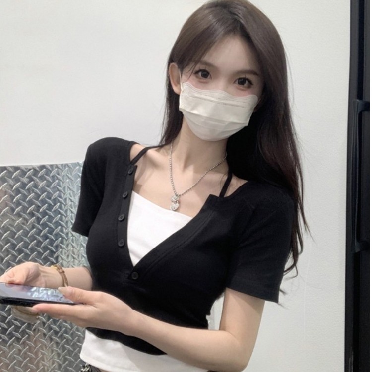 辣妹挂脖假两件t恤女短袖夏季设计感小众修身显瘦高腰短款bm上衣