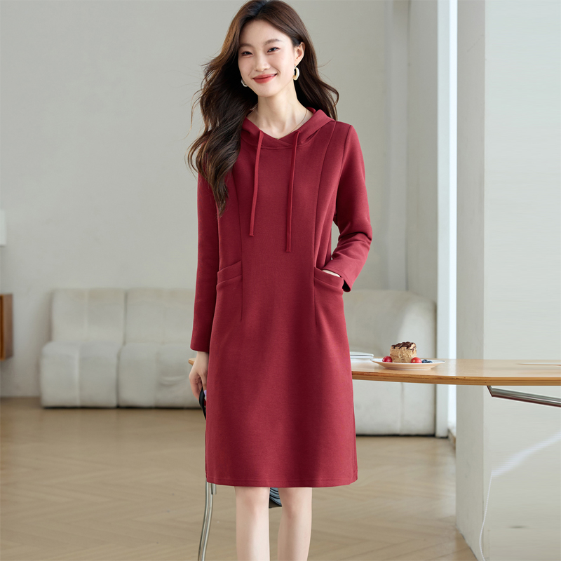 连帽卫衣裙女春秋2025新款宽松洋气长袖连衣裙中年妈妈休闲直筒裙