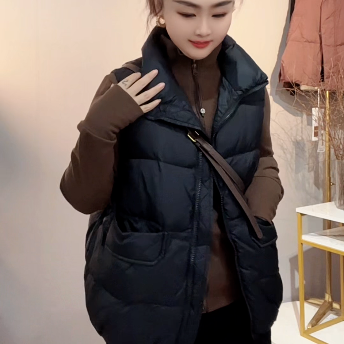 韩版轻薄短款鸭绒马甲女时尚百搭外穿宽松坎肩秋冬新款休闲保暖