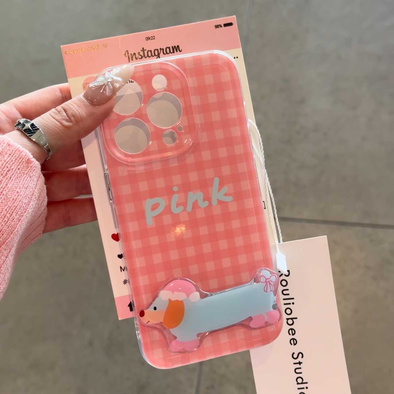 欧克里里粉格子小狗支架太空壳iphone15手机壳华为vivo小米oppo套