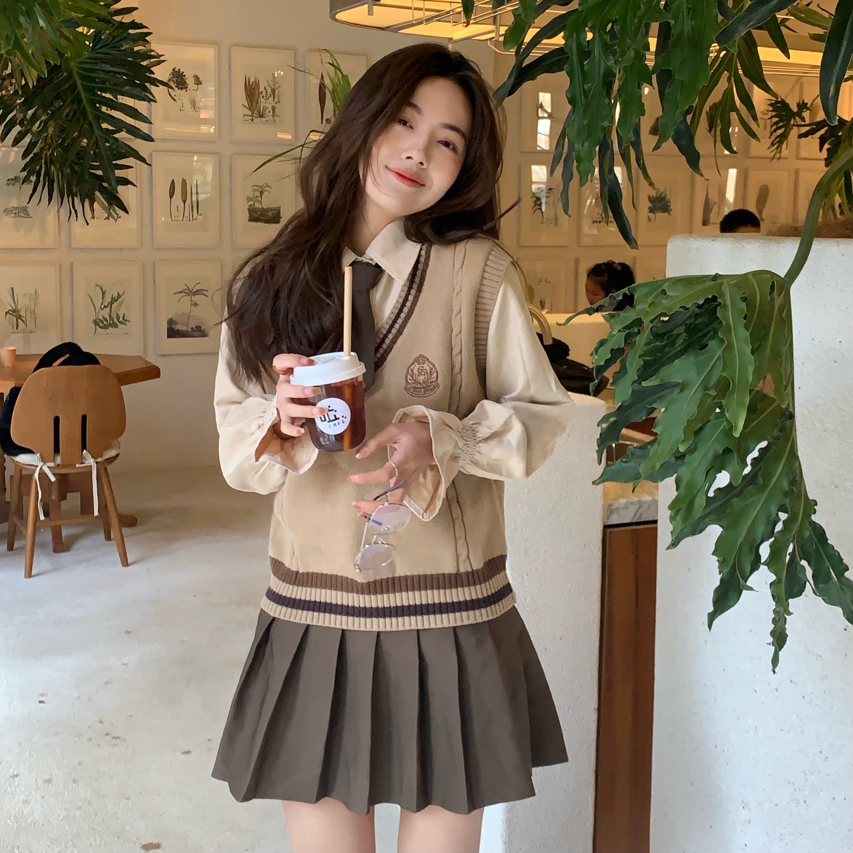 秋季穿搭一整套女2025新款学院风针织马甲衬衫搭显瘦百褶裙三件套