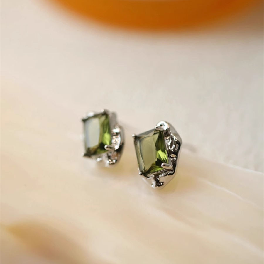 合金耳饰 小众绿色锆石女新款2024年爆款高级感耳环个性独特耳钉