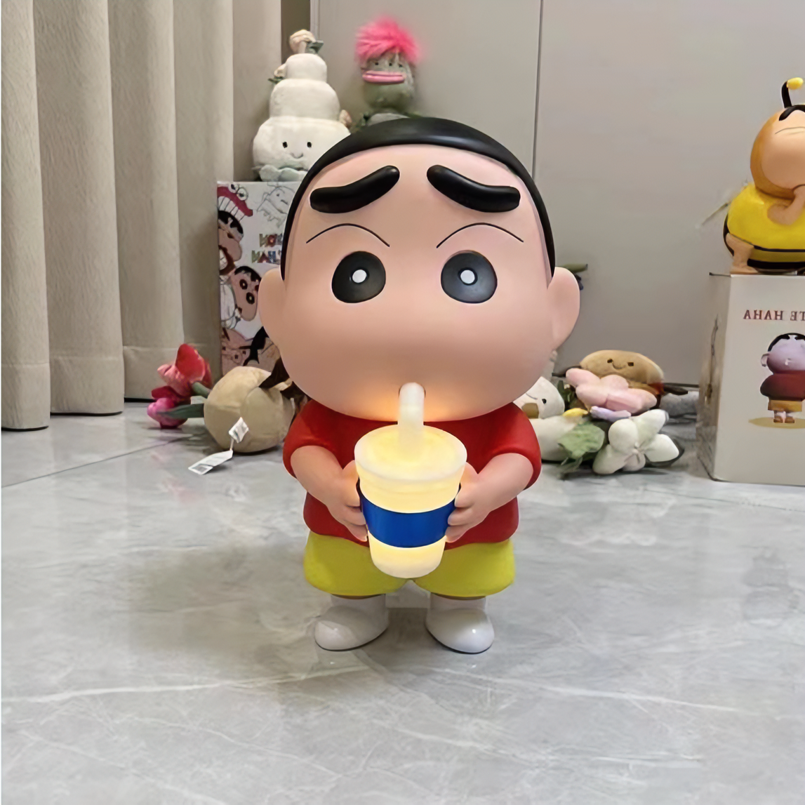 女孩新款奶茶小新蜡笔小新女孩大号手办发光版拍拍灯家居饰品摆件