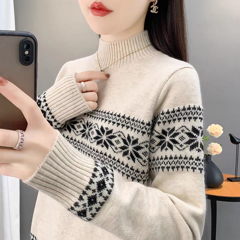 2025秋冬新款套头半高领厚毛衣女内搭长袖宽松针织洋气简约打底衫