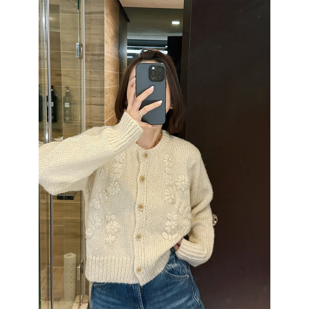 【唐悠悠mgdm】秋冬重工手工钩花针织短款开衫女宽松毛衣外套乔妹款