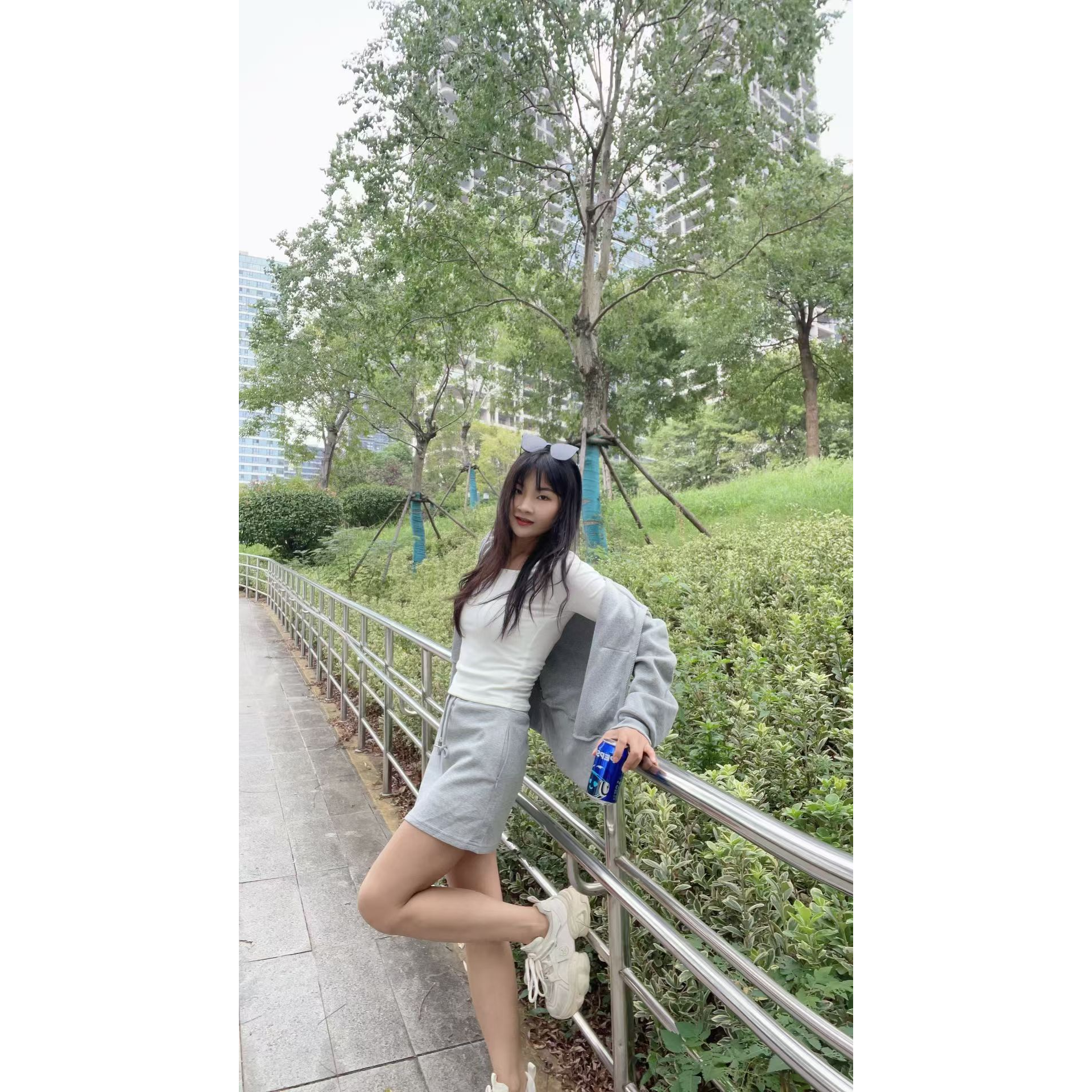 品质棉A字运动包臀短裙2025新款小个子卫衣裙清新学院风