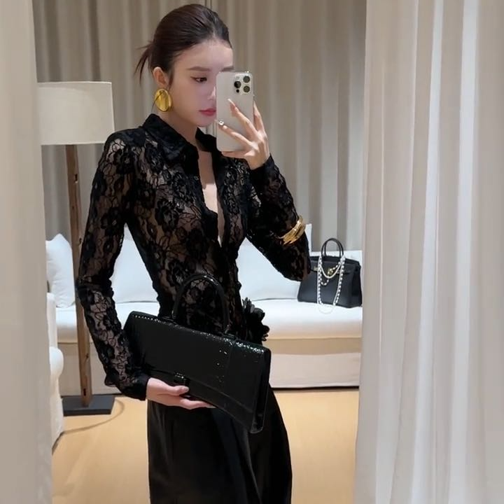 法式性感修身显瘦黑色蕾丝长袖上衣女秋冬季设计感百搭阔腿皮裤子