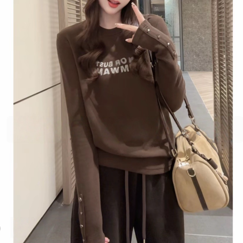 袖子爱心纽扣字母双面德绒打底衫女2025秋冬通勤舒适软糯宽松T恤