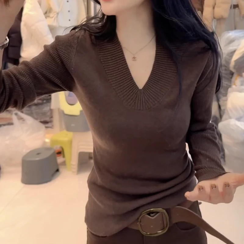 欧货设计感大V领洋气毛衣女秋冬2025新款修身显瘦羊毛针织打底衫