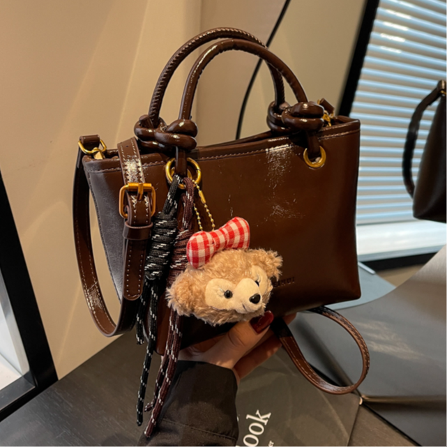 今年流行爆款包包女秋冬百搭2025新款潮时尚斜挎手提小拎包水桶包