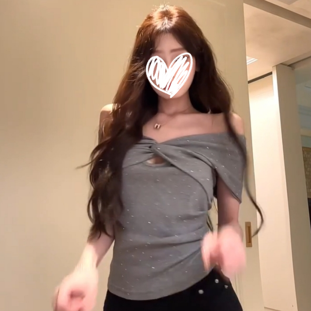 【奇遇之旅】夏季纯欲一字肩纽结褶皱设计感烫钻显瘦百搭短款上衣女