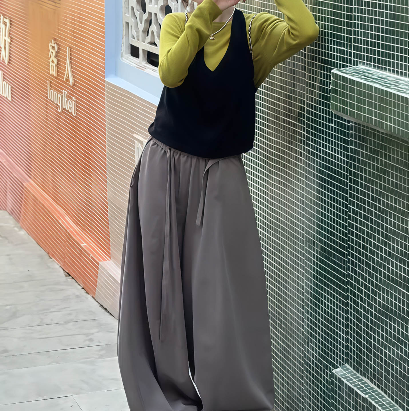 韩系独特超好看套装设计感显瘦长袖T恤搭配背心休闲阔腿裤三件套