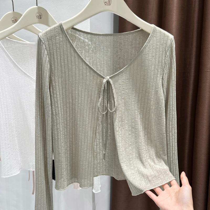 卡其色夏季新款设计感软糯针织V领小披肩女款配吊带裙休闲风开衫
